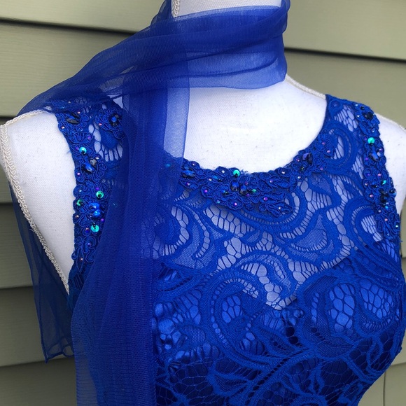 Elegant Blue Lace Dress with Scarf - Picture 4 of 9